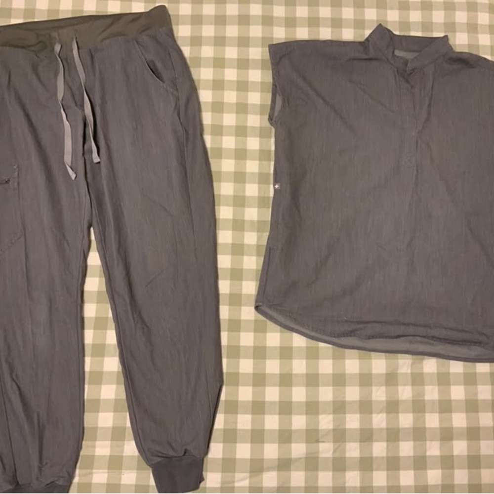 Figs Gray Women's Scrub Set
